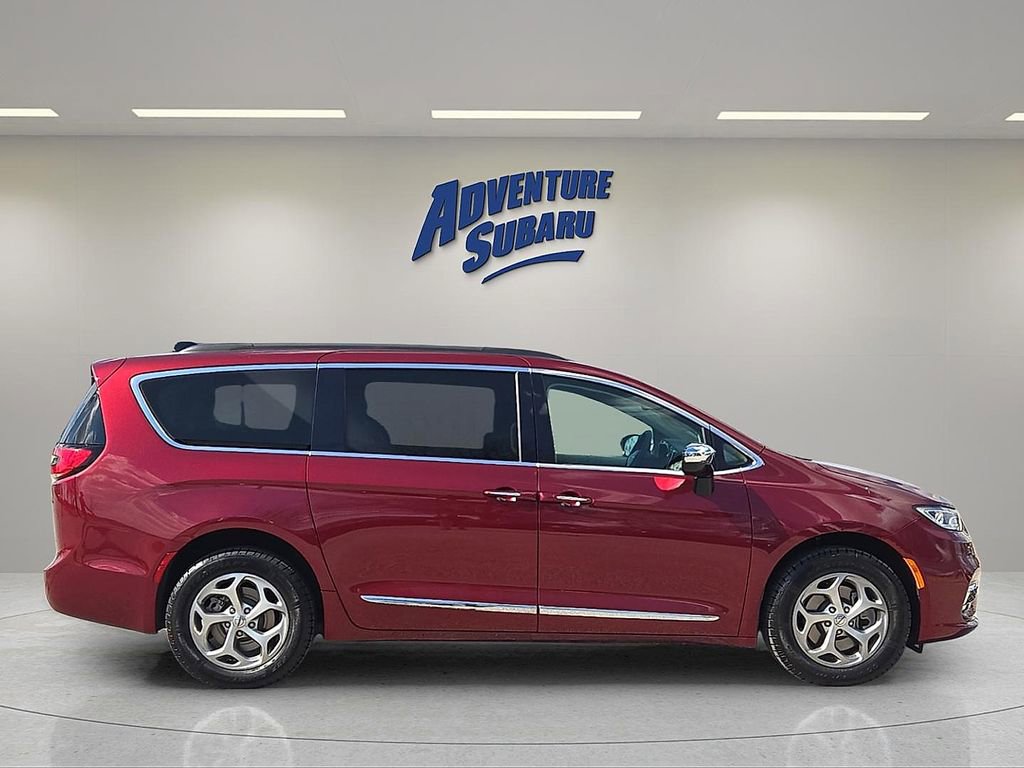 Used 2023 Chrysler Pacifica Limited image 7