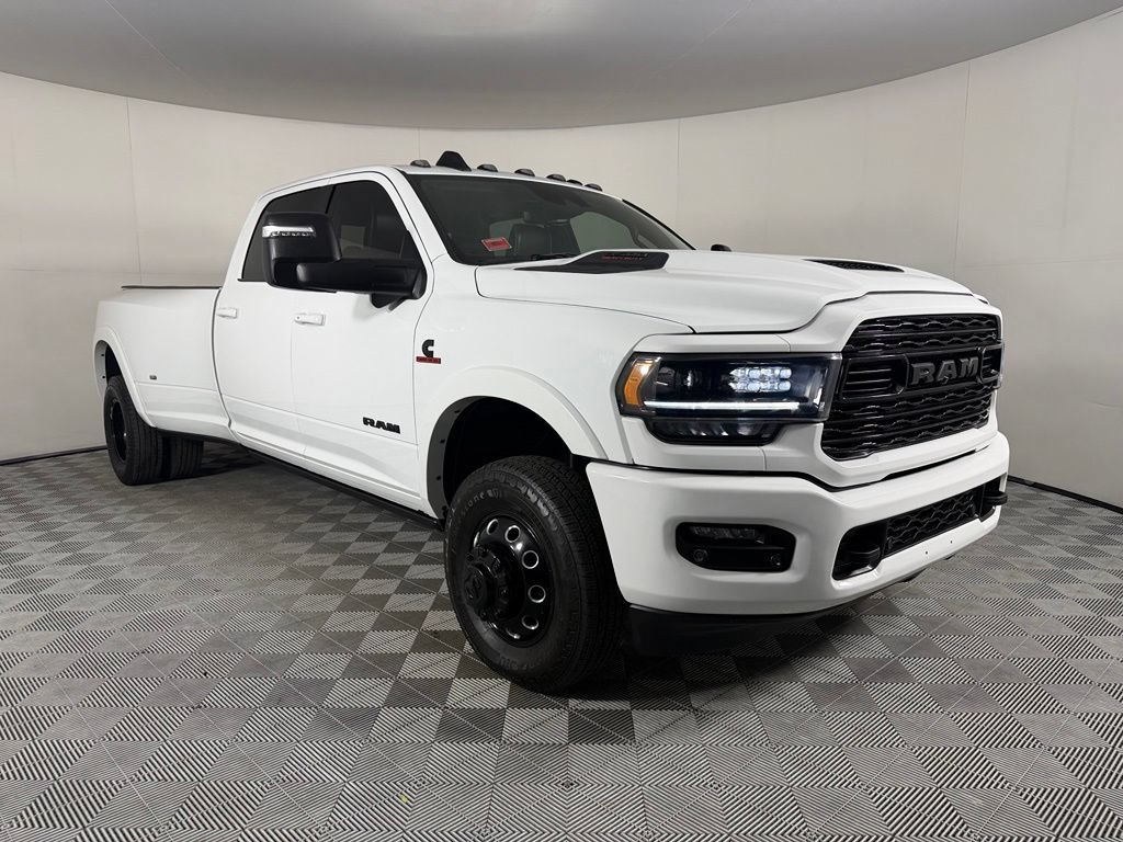 Used 2024 RAM 3500 Limited w/ Night Edition AWD/4WD image 4