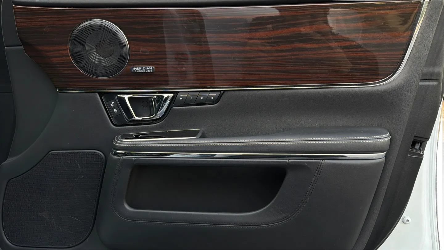 Used 2016 Jaguar XJ L Portfolio RWD image 40
