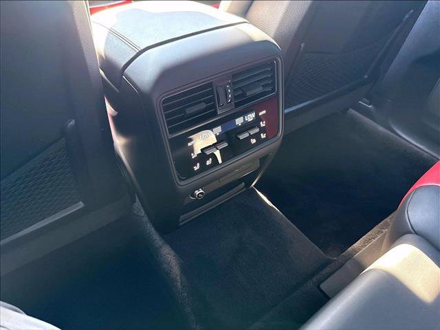 Used 2024 Porsche Cayenne Coupe AWD/4WD image 24