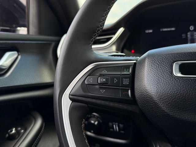 Used 2025 Jeep Grand Cherokee Altitude AWD/4WD image 9