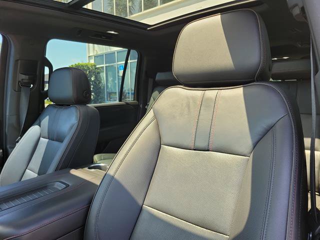 Used 2022 Chevrolet Suburban RST w/ Luxury Package RWD image 35