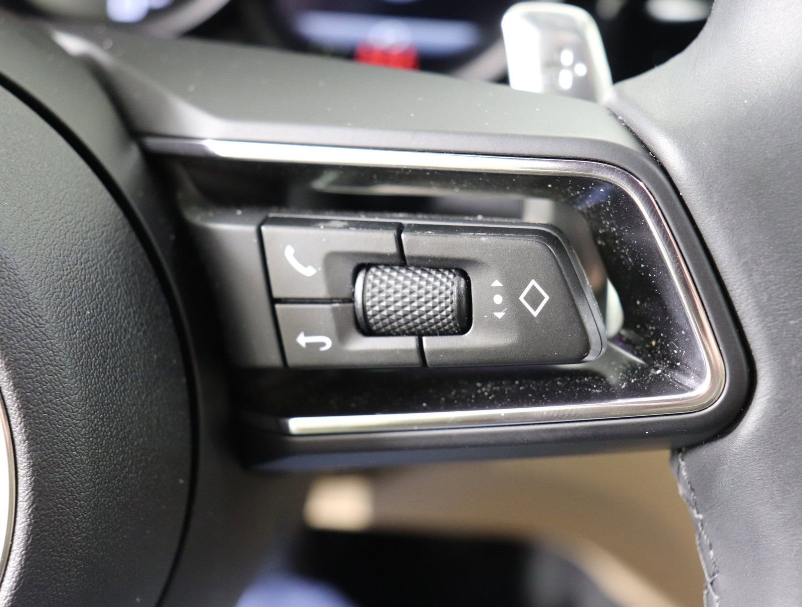 Used 2025 Porsche Macan image 20