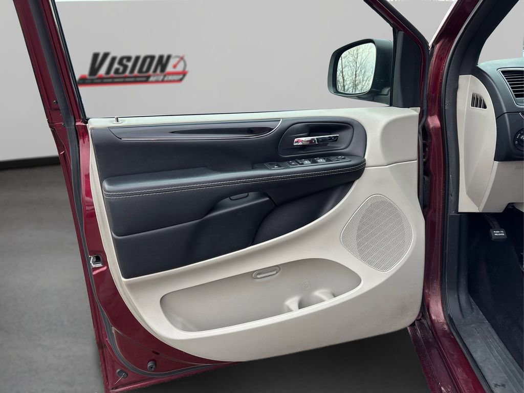 Used 2019 Dodge Grand Caravan SXT image 22