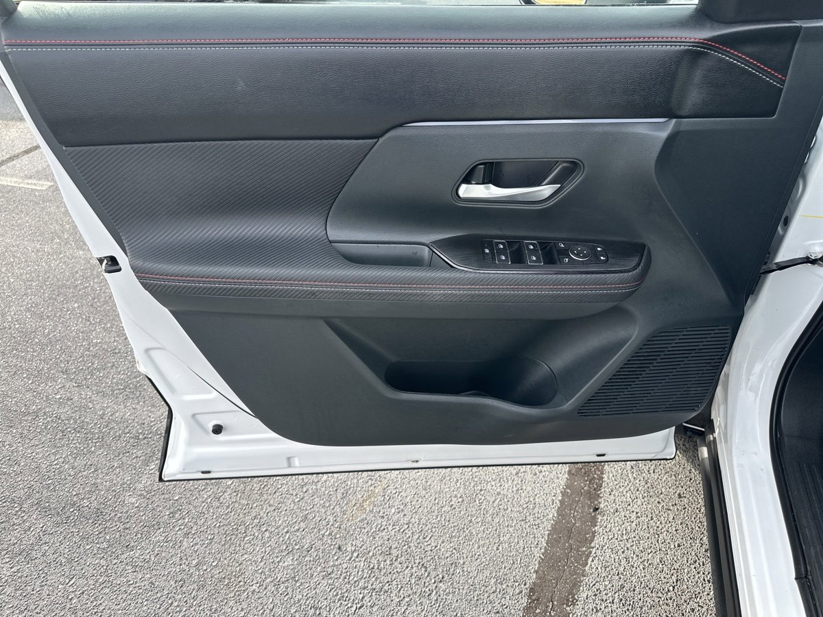 Used 2025 Nissan Kicks SR image 9