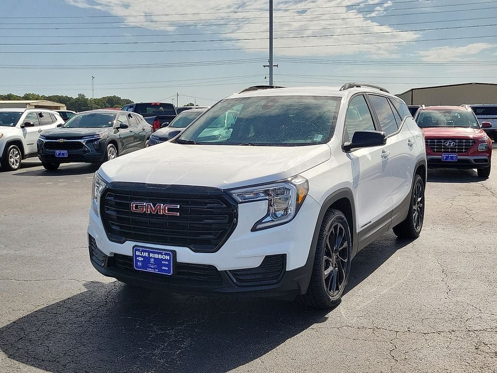 Used 2023 GMC Terrain SLE w/ Driver Convenience Package FWD image 2