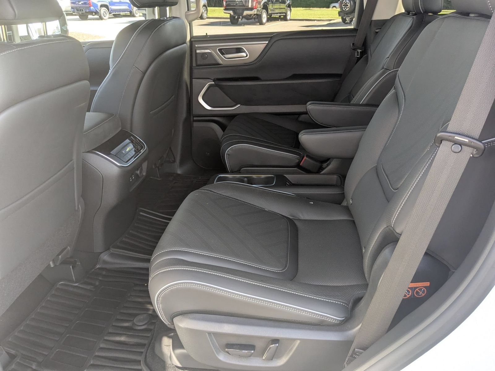 Used 2025 INFINITI QX80 Luxe AWD/4WD image 31
