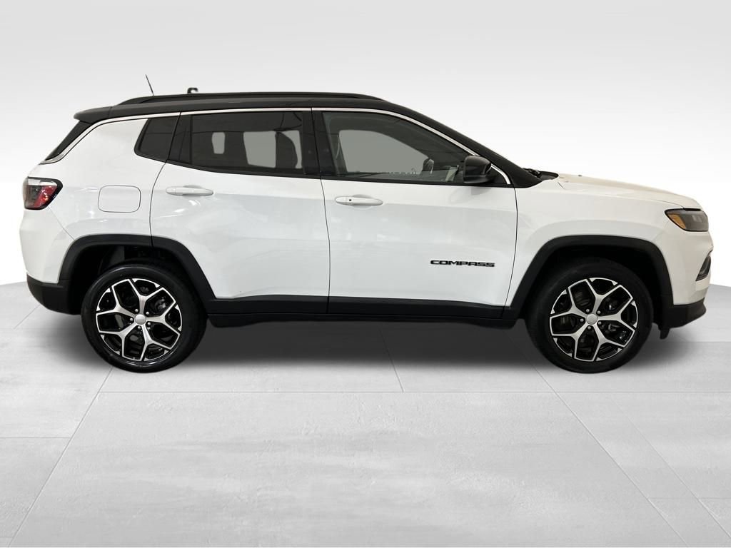 Used 2024 Jeep Compass Limited image 7
