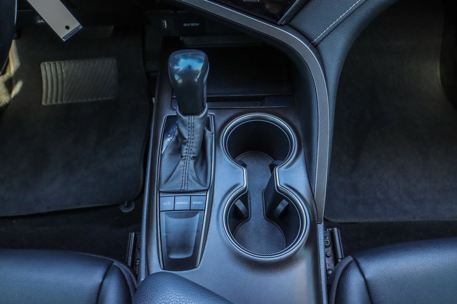 Used 2022 Toyota Camry SE FWD image 26