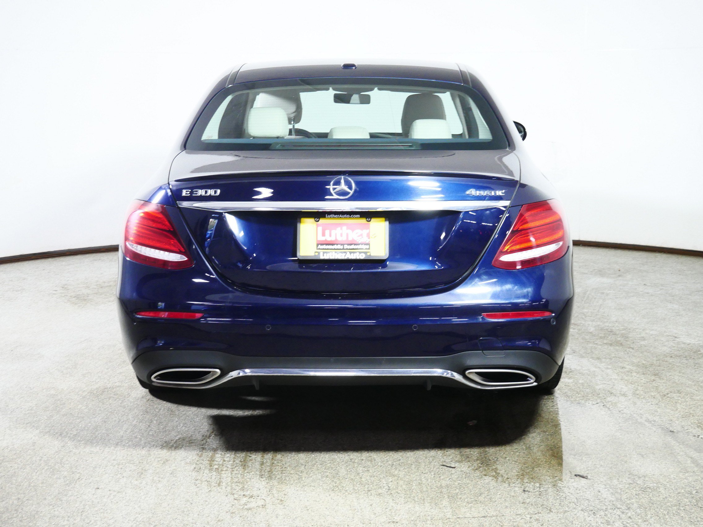 Used 2017 Mercedes-Benz E 300 4MATIC image 6