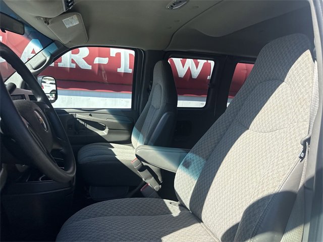 Used 2009 Chevrolet Express 3500 Extended Passenger image 11