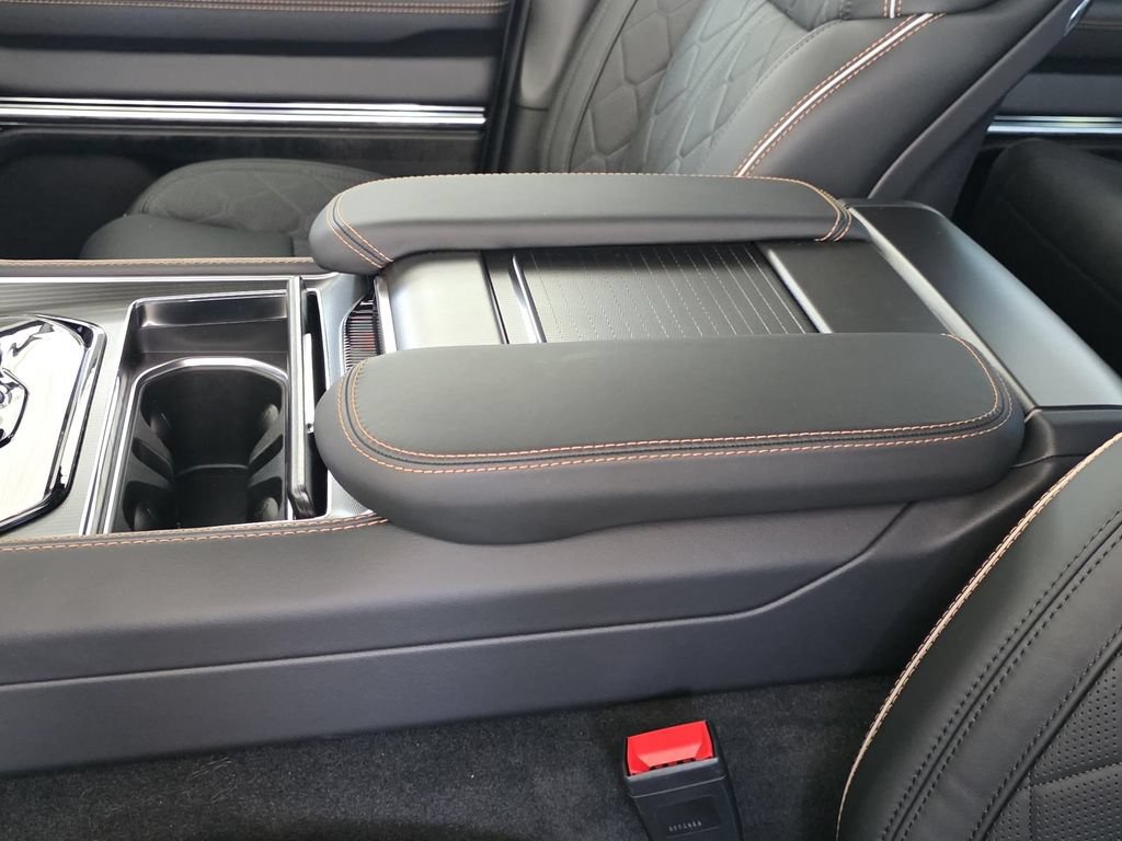 New 2026 Jeep Grand Wagoneer L Summit AWD/4WD image 9