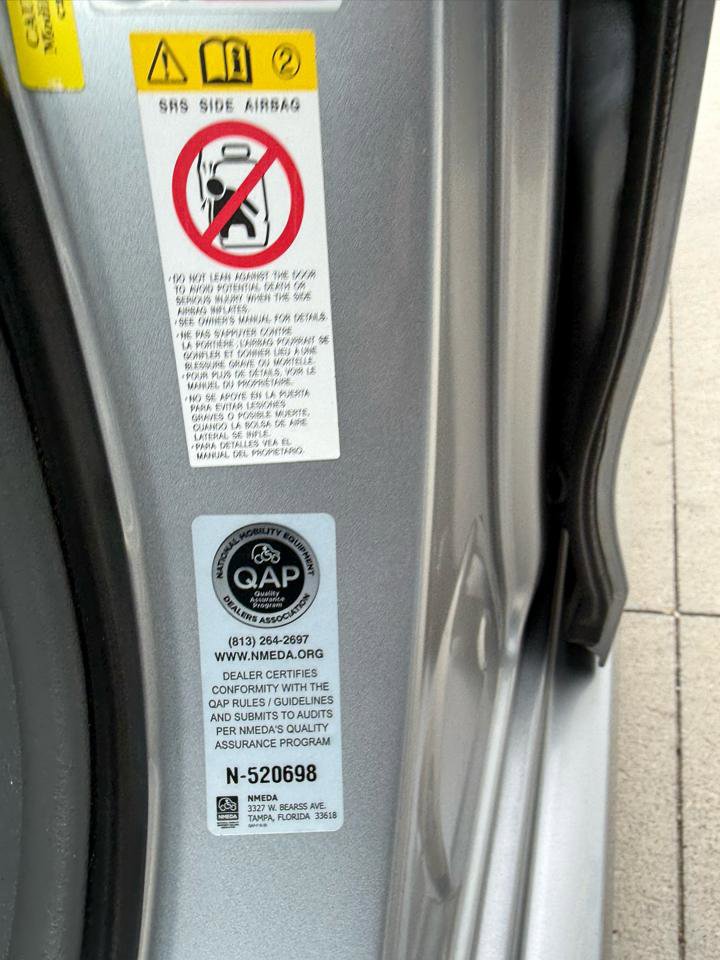 Used 2018 Toyota Sienna XLE w/ Entertainment Package FWD image 38