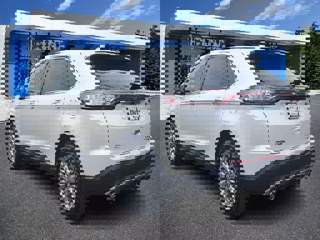 Used 2018 Ford Edge Titanium w/ Equipment Group 301A AWD/4WD image 22