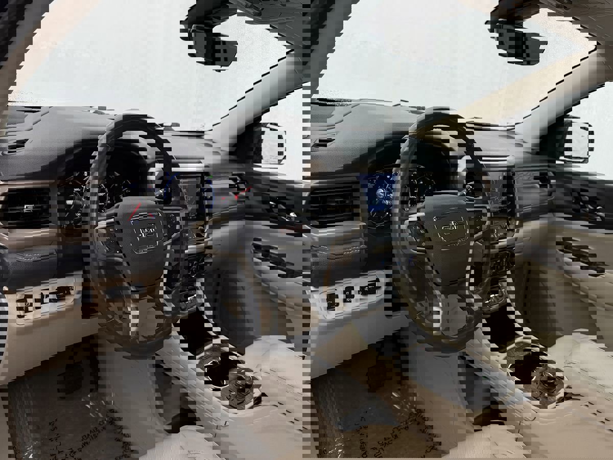 Used 2021 GMC Acadia Denali w/ Denali Technology Package image 8