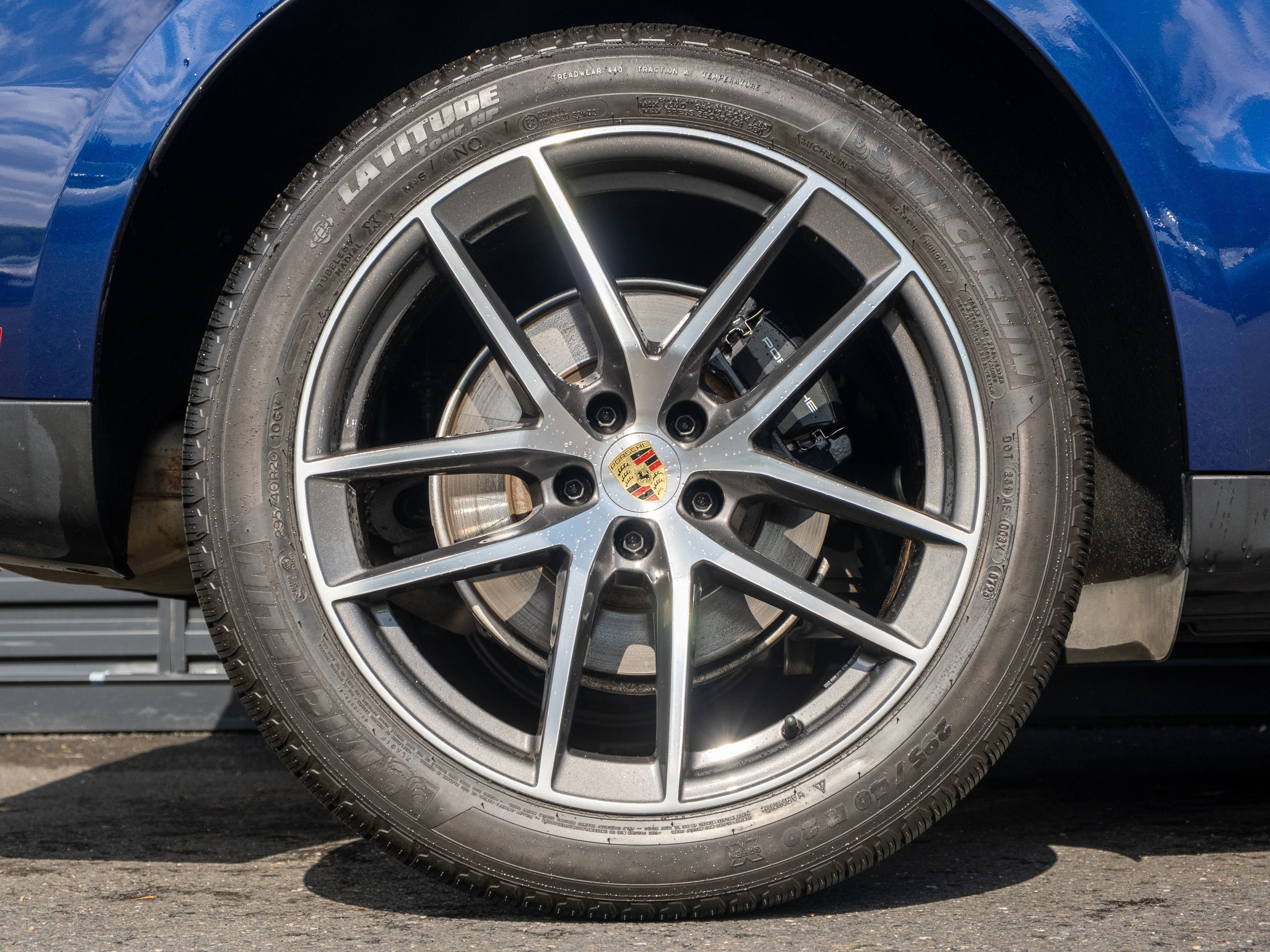 Certified 2023 Porsche Macan AWD/4WD image 14