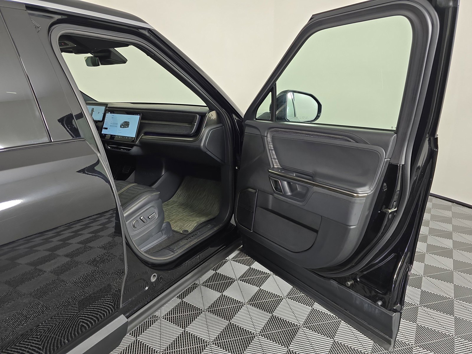 Used 2022 Rivian R1S Launch Edition image 18