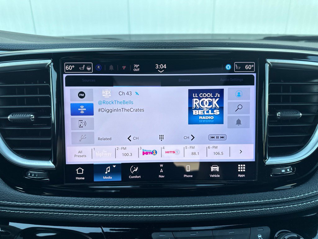 Used 2025 Chrysler Pacifica Limited FWD image 49