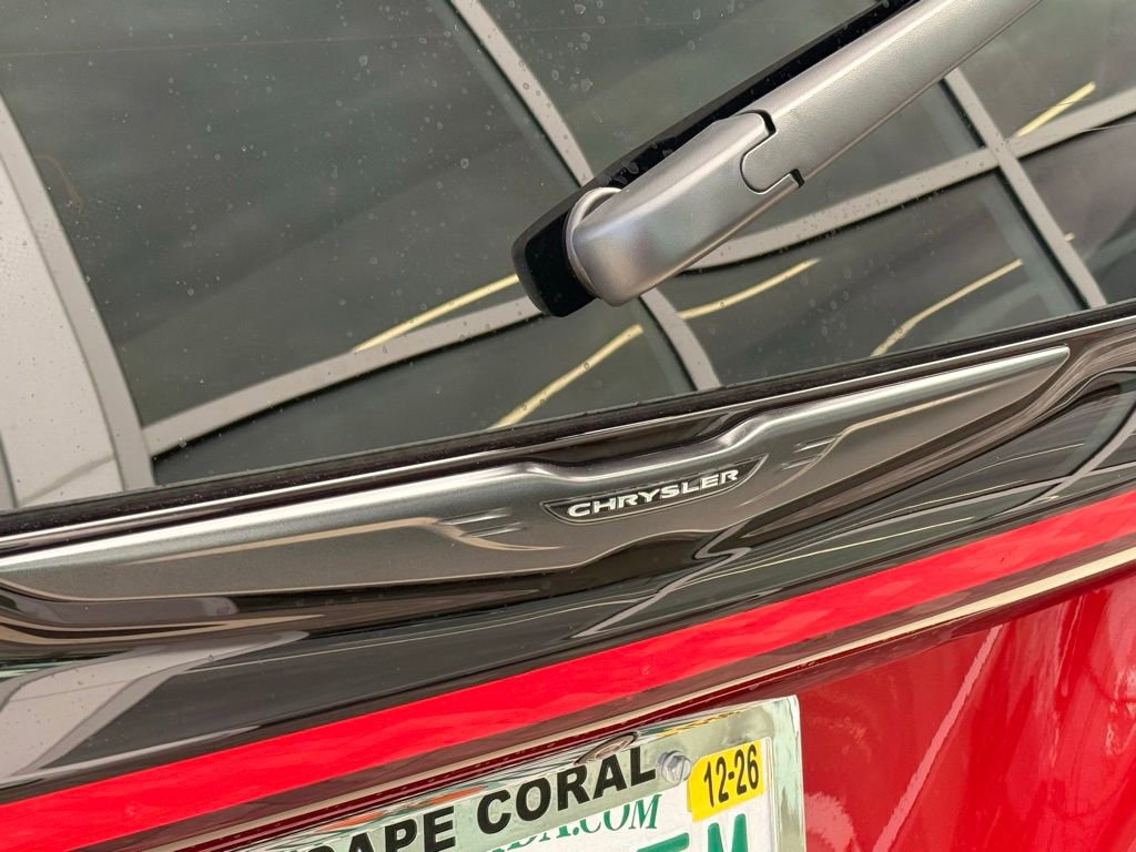 Certified 2025 Chrysler Pacifica Limited image 40