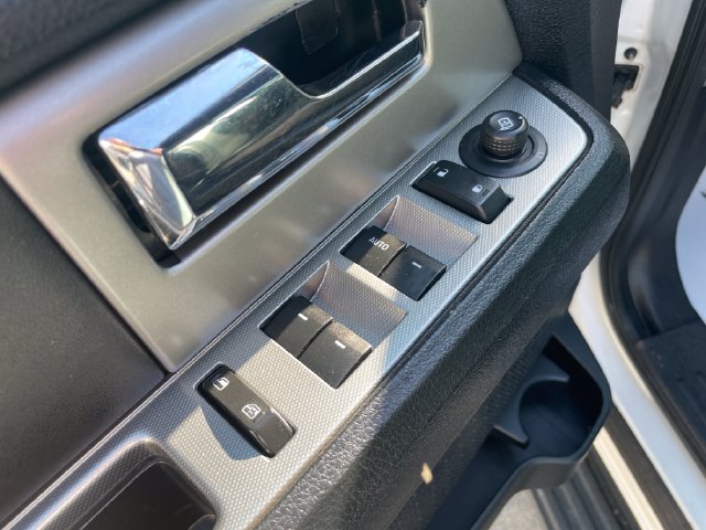 Used 2017 Ford Expedition XLT w/ Equipment Group 202A AWD/4WD image 21