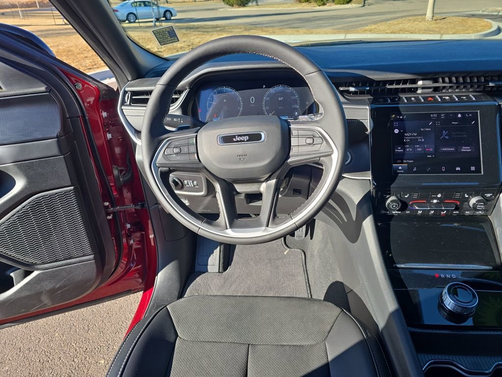 Used 2025 Jeep Grand Cherokee L Laredo image 15