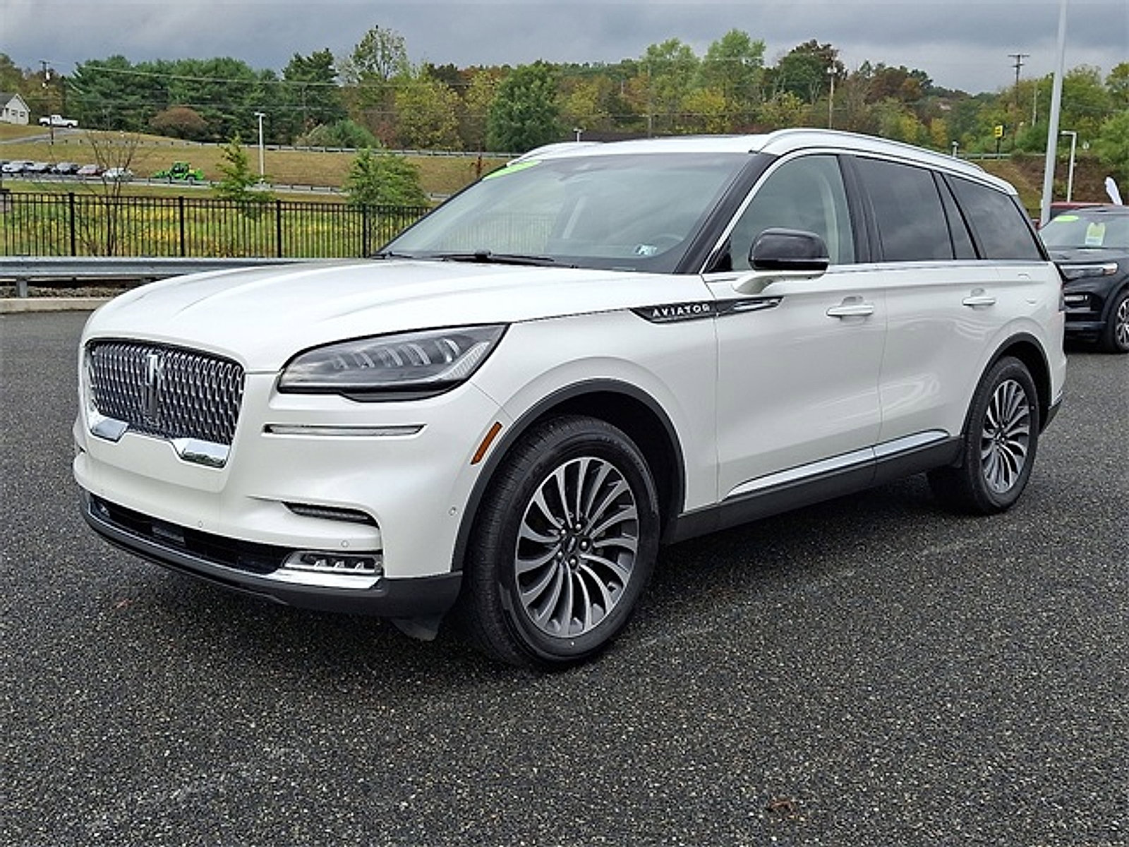 Used 2020 Lincoln Aviator Reserve w/ Equipment Group 201A image 3