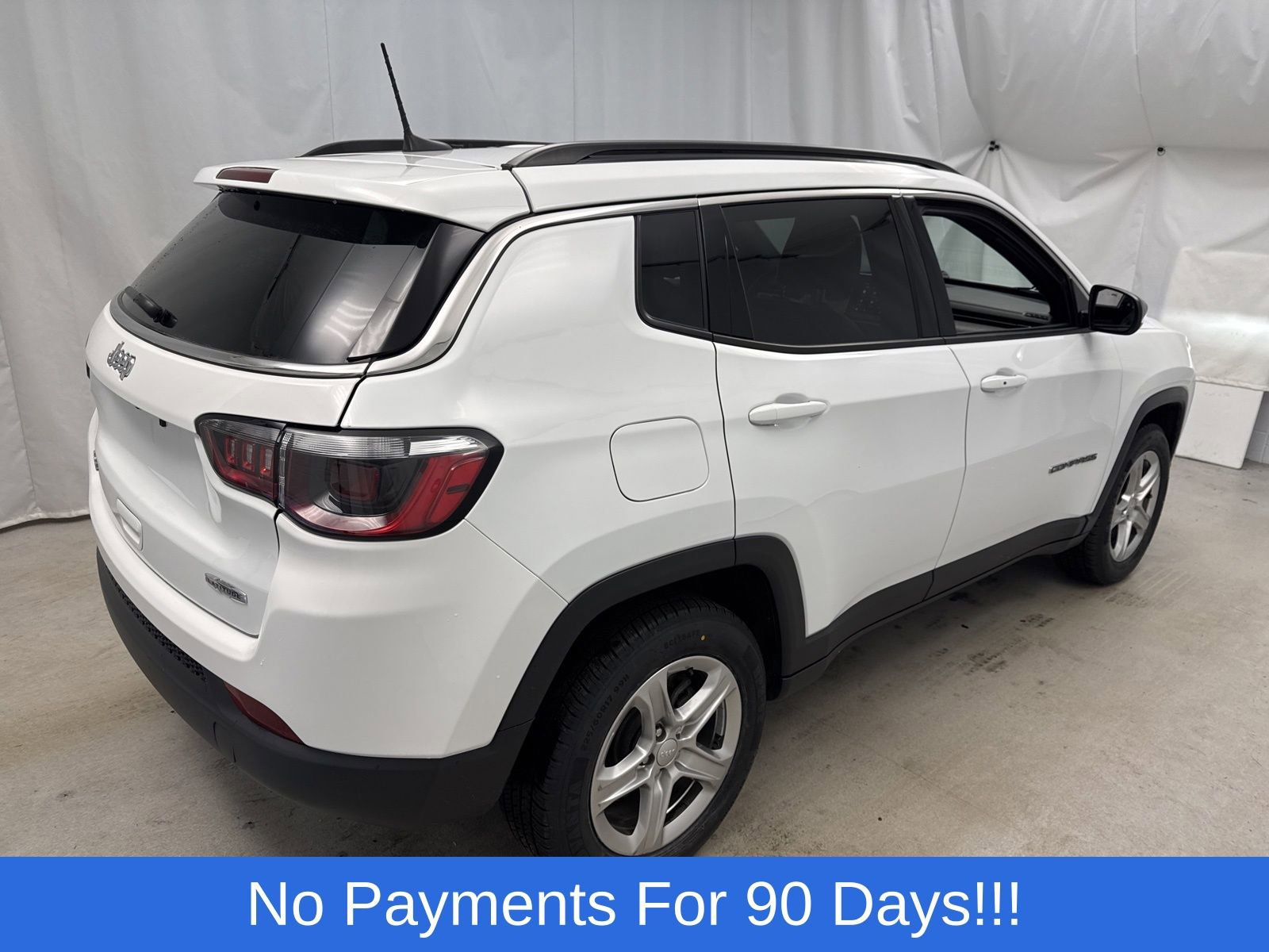 Used 2023 Jeep Compass Latitude AWD/4WD image 3