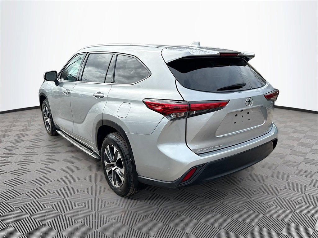 Used 2022 Toyota Highlander XLE image 8