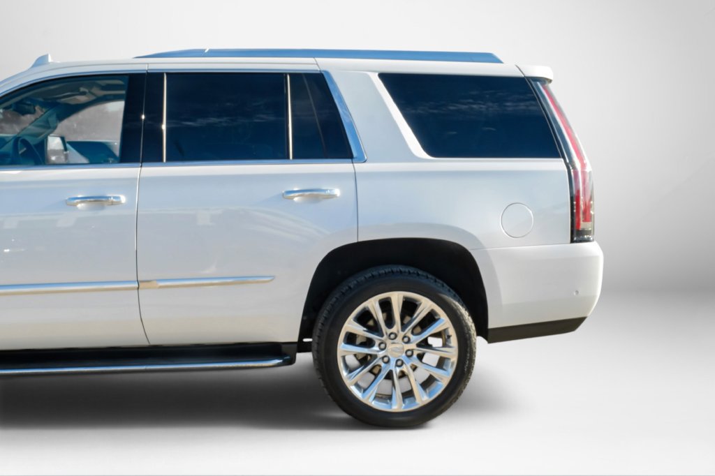 Used 2018 Cadillac Escalade Luxury AWD/4WD image 10