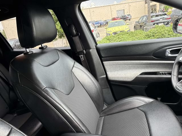 Used 2024 Jeep Compass Latitude AWD/4WD image 14