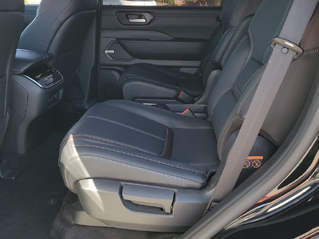 Used 2025 Nissan Armada SL w/ Captain's Chari Seat Package AWD/4WD image 8