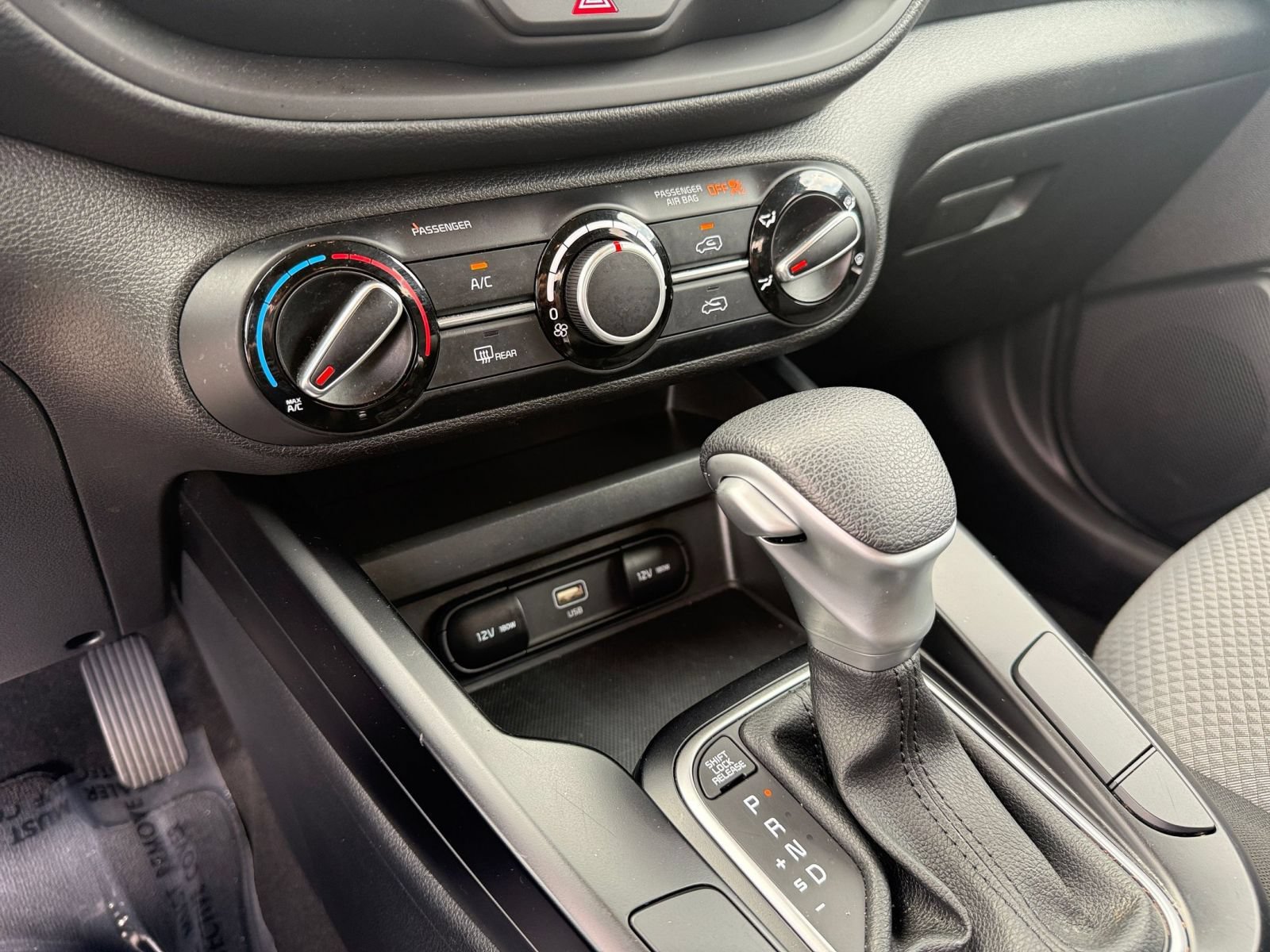 Used 2025 Kia Soul LX w/ LX Technology Package FWD image 17