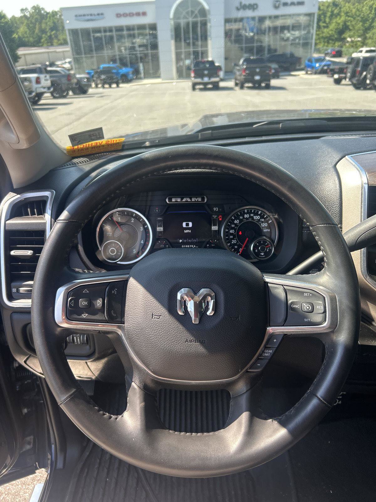 Used 2024 RAM 2500 Laramie AWD/4WD image 9