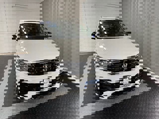 Used 2022 Volkswagen Tiguan SE R-Line image 1