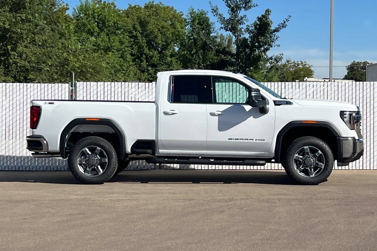 New 2026 GMC Sierra 2500 SLE AWD/4WD image 3