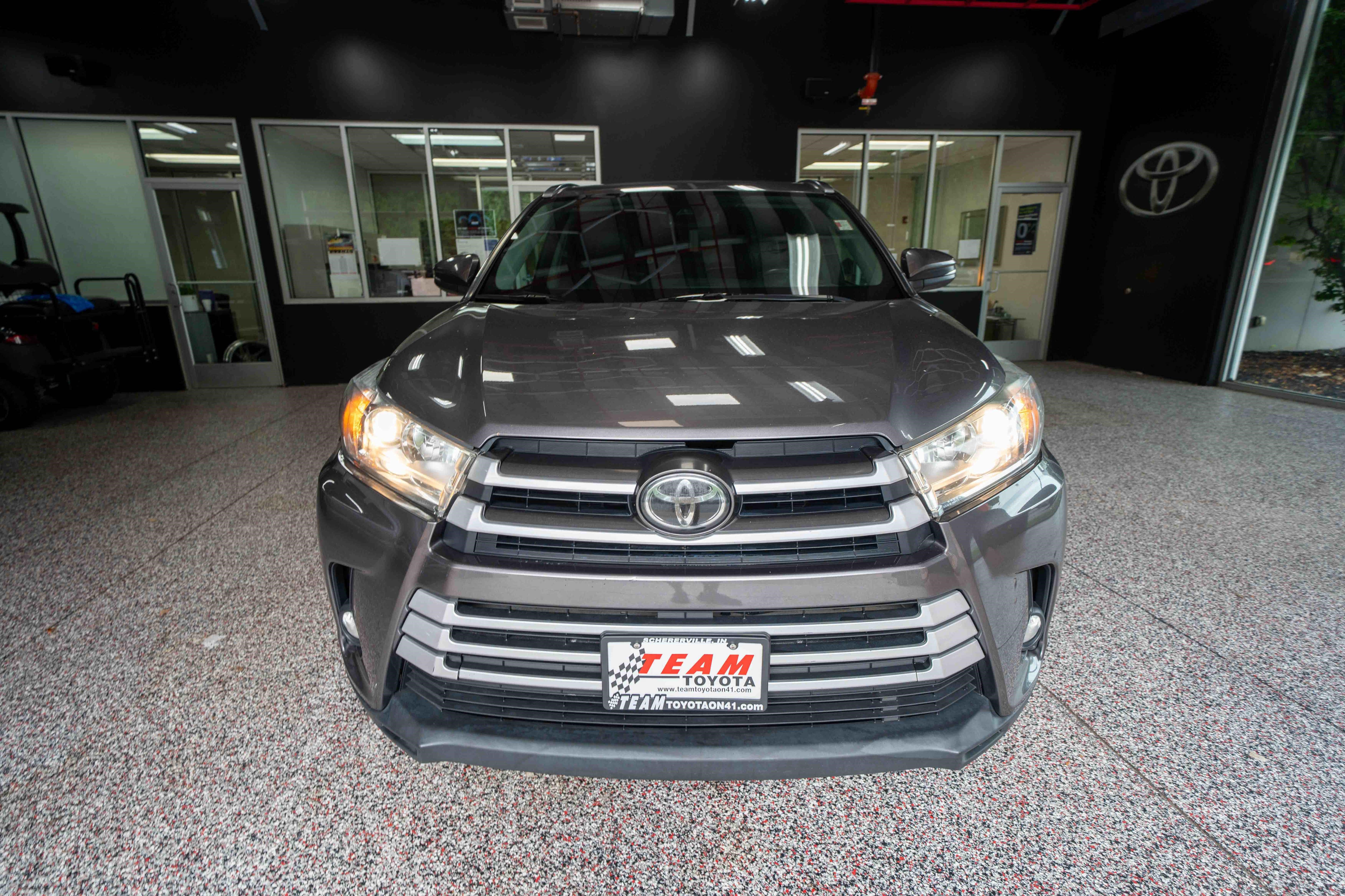 Used 2017 Toyota Highlander XLE AWD/4WD image 6