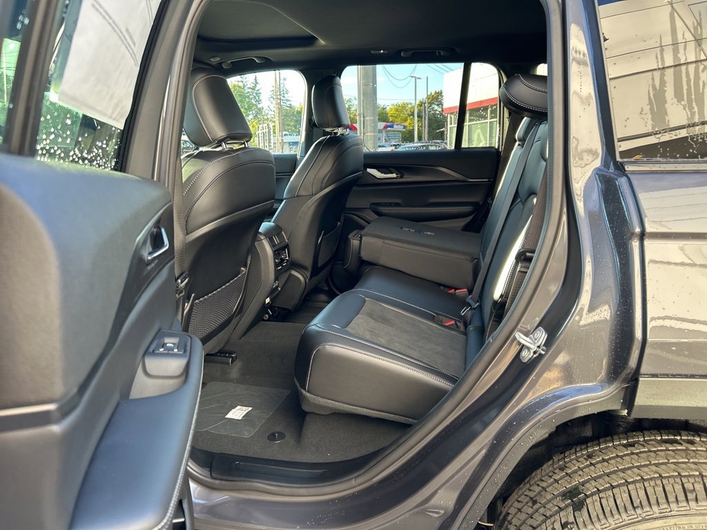 New 2025 Jeep Grand Cherokee image 10