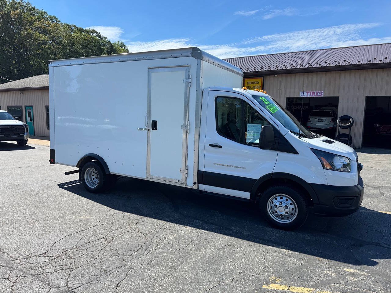 Used 2023 Ford Transit 350 DRW RWD image 3