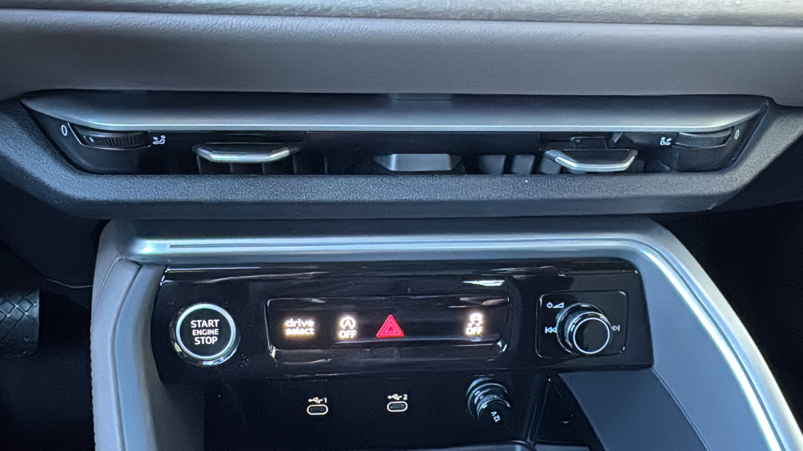 Used 2025 Audi Q5 Premium w/ Convenience Package AWD/4WD image 19