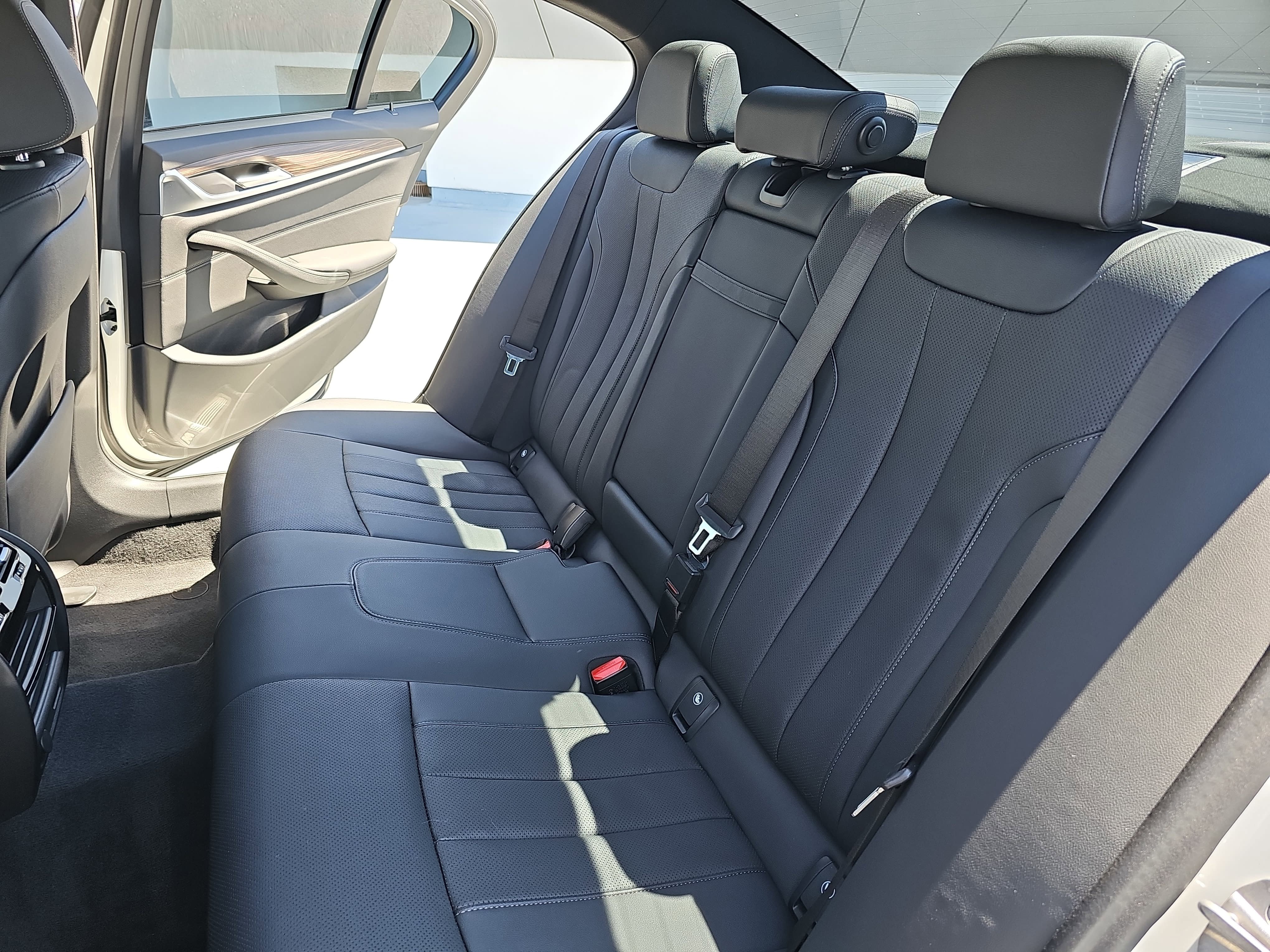Used 2023 BMW 540i w/ M Sport Package RWD image 14