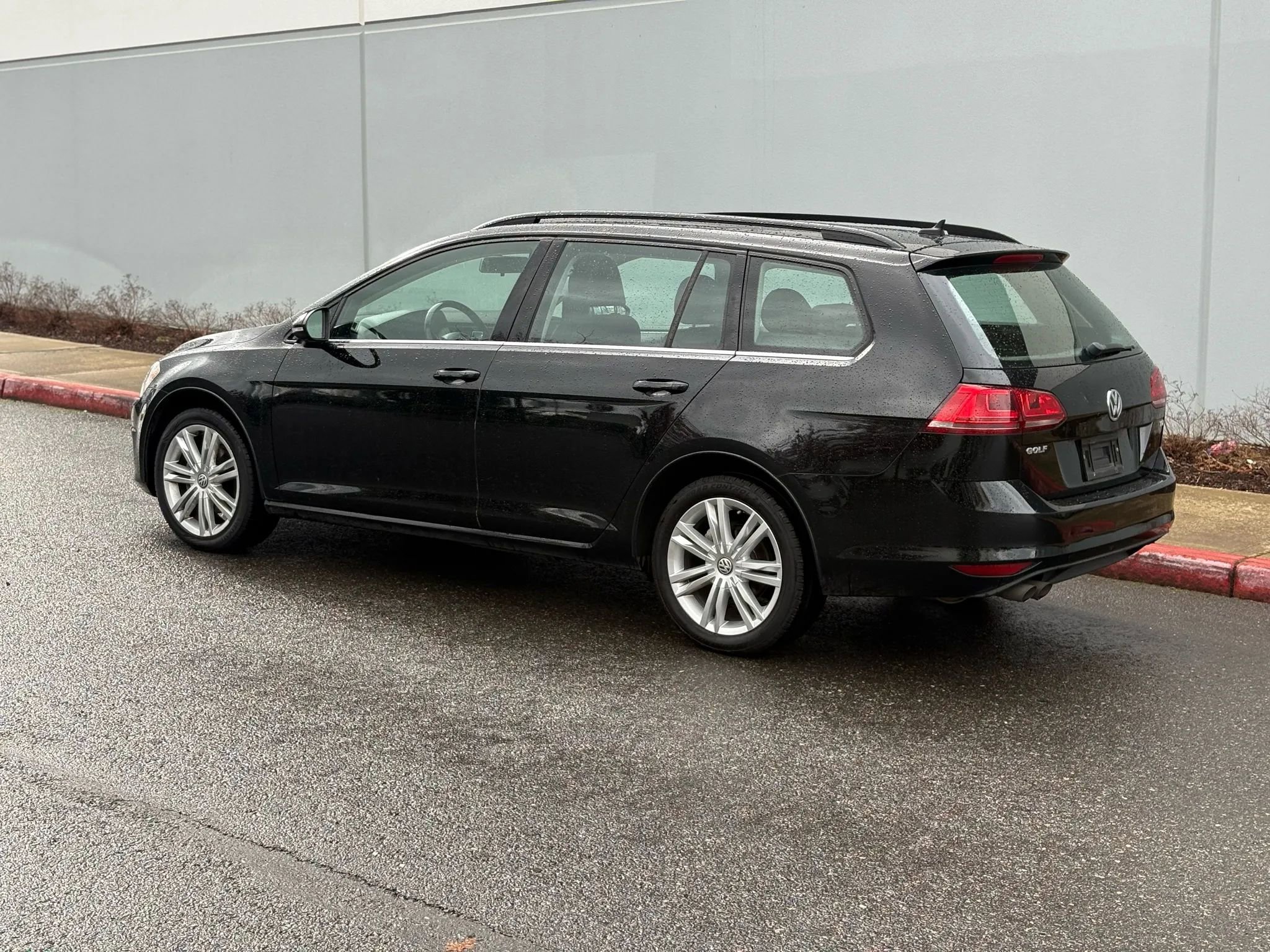 Used 2015 Volkswagen Golf TDI SE image 4