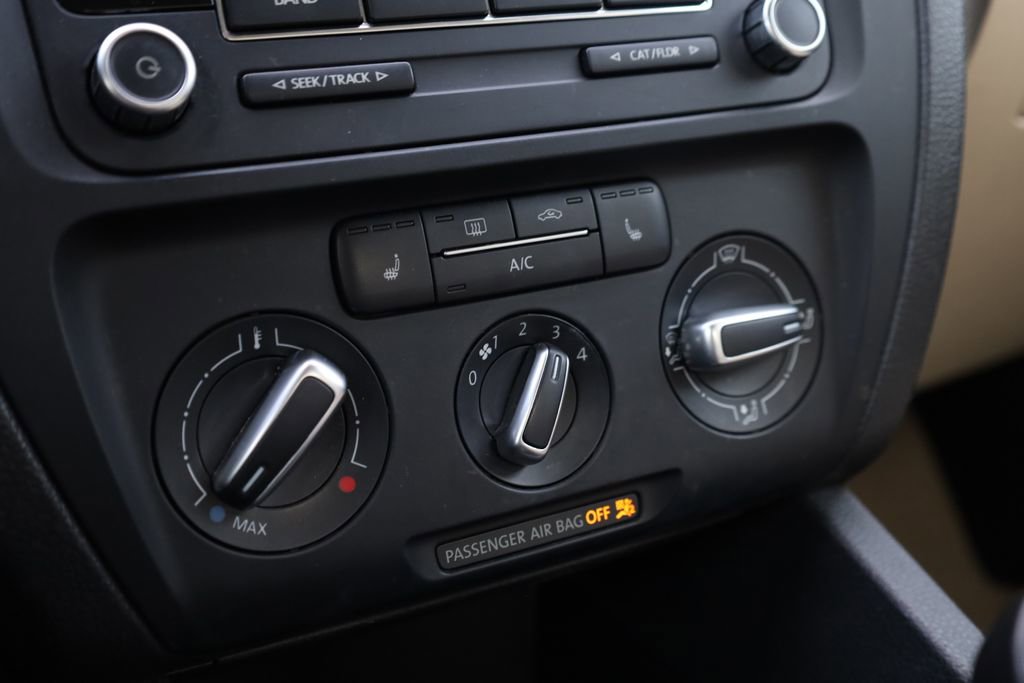 Used 2013 Volkswagen Jetta SE FWD image 11