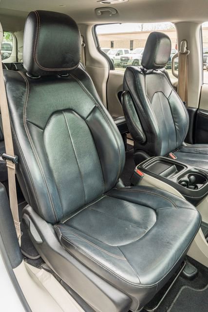 Used 2019 Chrysler Pacifica Touring-L FWD image 44