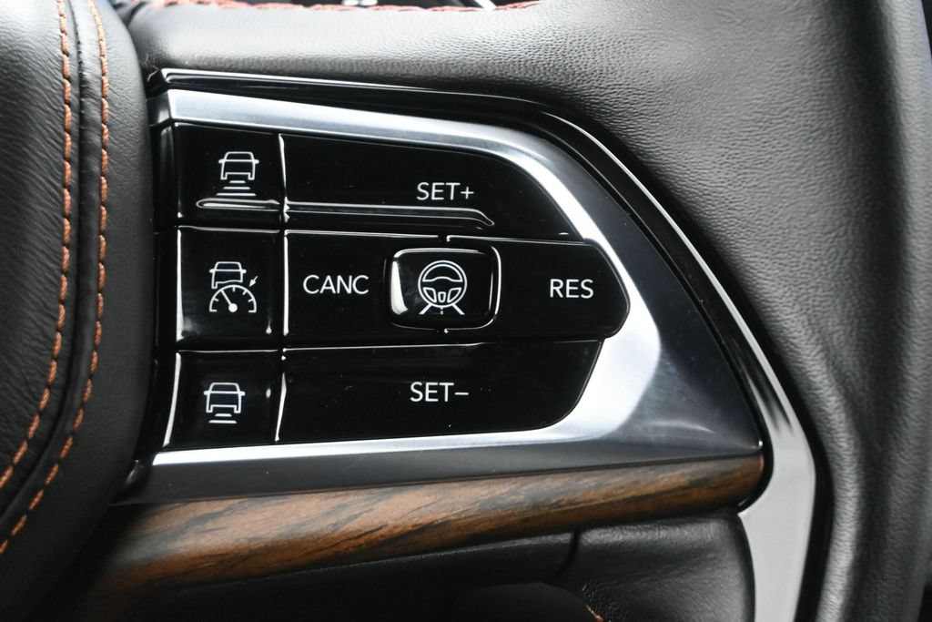 Used 2023 Jeep Grand Cherokee L Summit w/ High Altitude Package AWD/4WD image 9