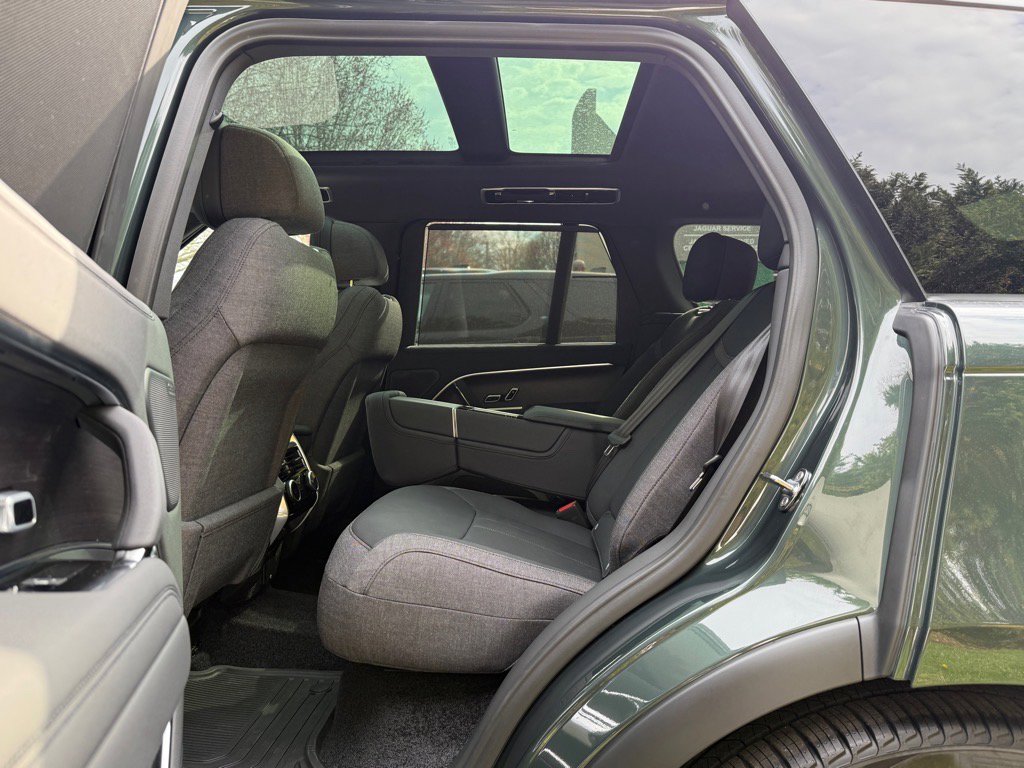 New 2025 Land Rover Range Rover SE image 12