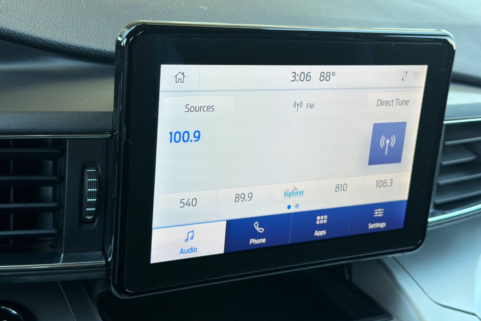 Used 2020 Ford Explorer XLT w/ Equipment Group 202A RWD image 24