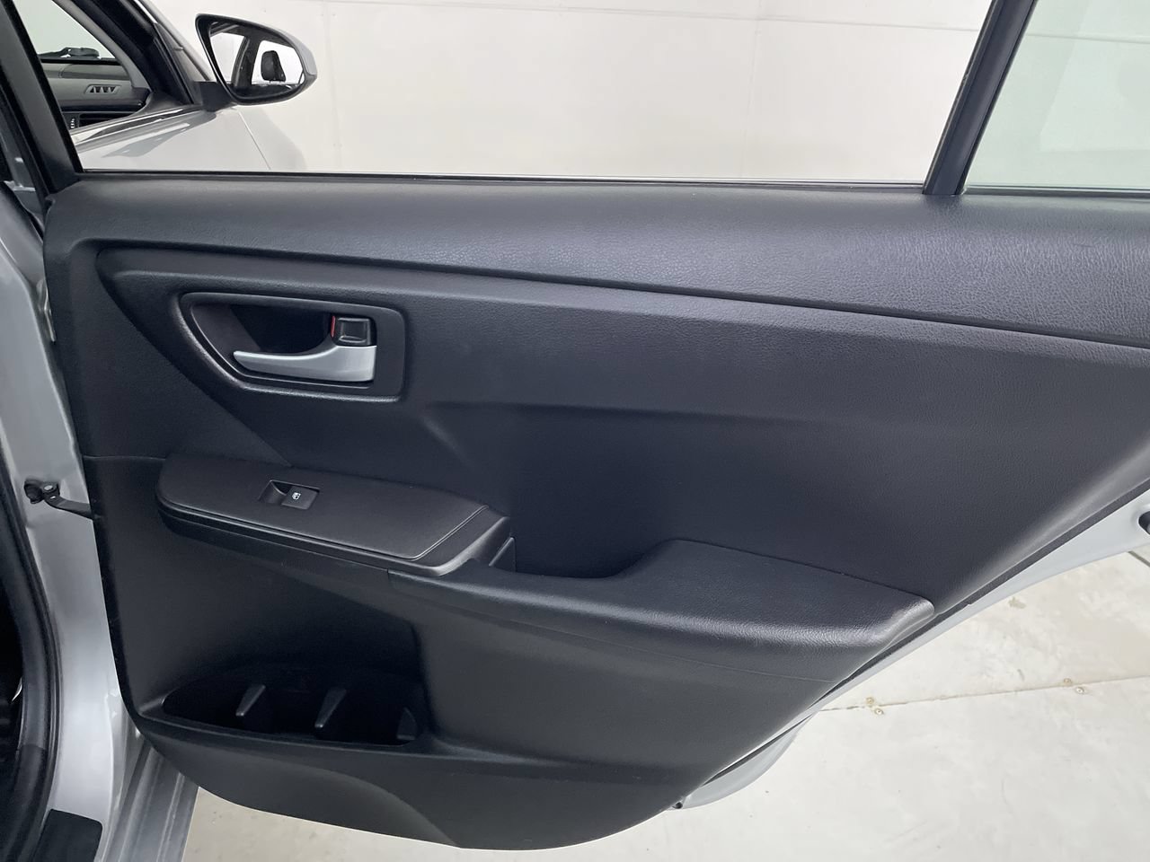 Used 2017 Toyota Camry SE FWD image 23
