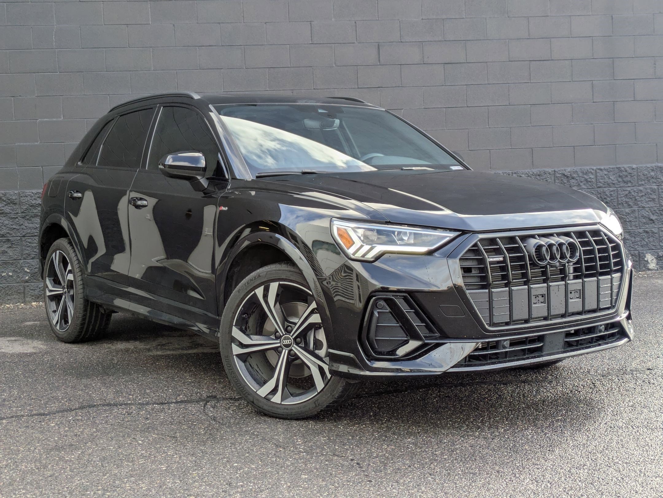 Used 2023 Audi Q3 2.0T Premium Plus w/ Premium Plus Package image 3