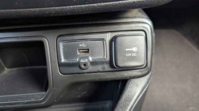 Used 2018 Jeep Renegade Latitude image 33