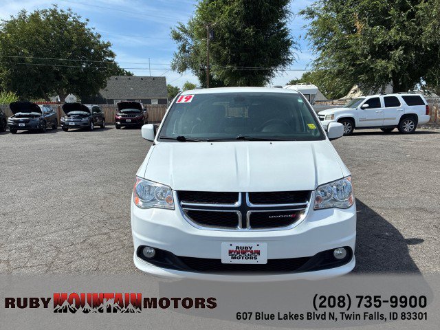 Used 2019 Dodge Grand Caravan SXT FWD image 2
